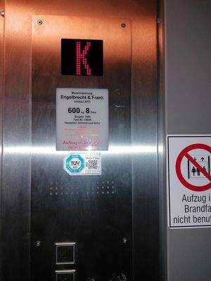Großer Lift für 8 Personen