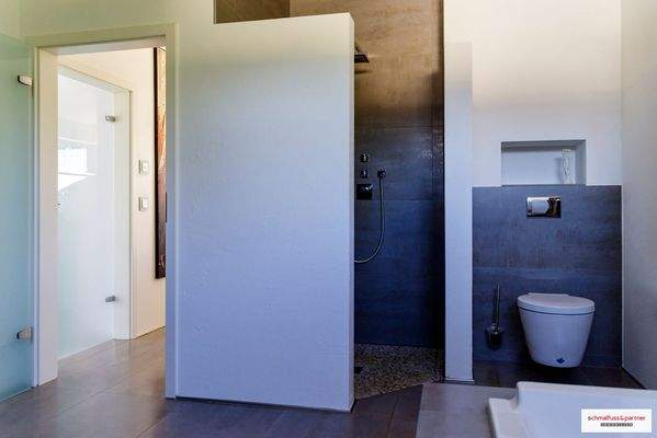 Dusche im Badezimmer