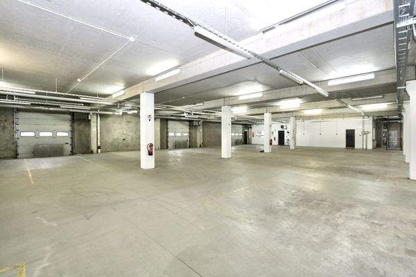 Halle 1 / Anlieferung / Ladebrücken 