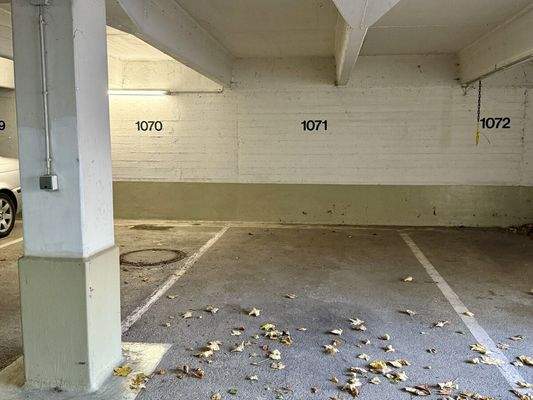 Tiefgaragenstellplatz