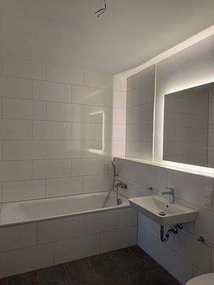 Großes Badezimmer Ansicht 1