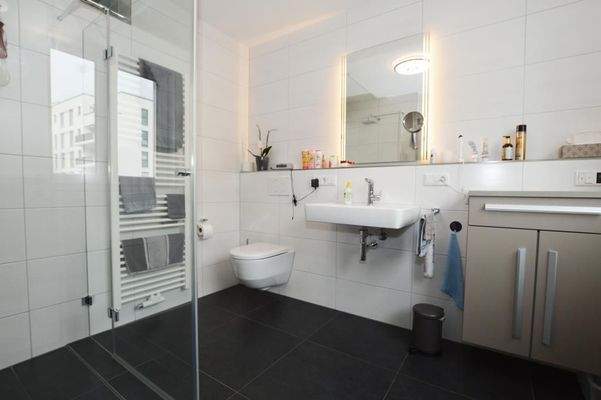 ...direktem Zugang zum Bad