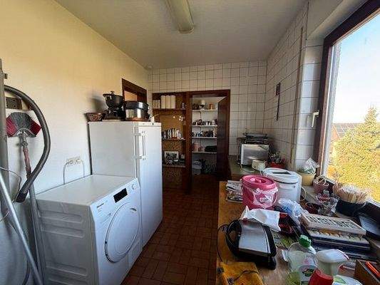 Hauswirtschaftsraum m. Vorratskammer