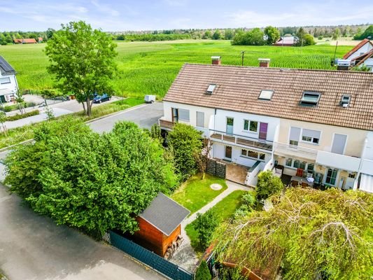 Blick auf Haus und Garten Luftbild