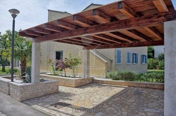 Ihr Fahrzeug steht sicher unter dem Carport