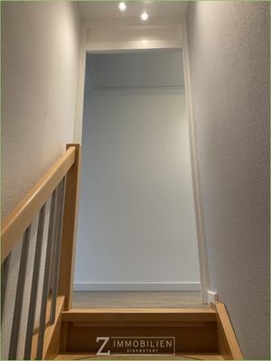 Holztreppe in die Wohnung 