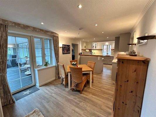 lichtdurchflutete Essdiele