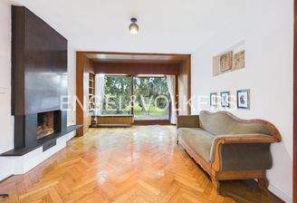 Wohnzimmer mit Zugang zur Terrasse