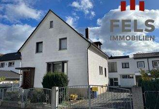 Freistehendes EFH mit Lagerhalle und Wohnung