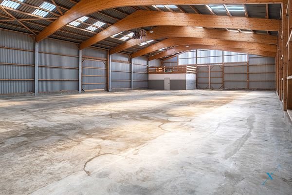 Maschinen und Lagerhalle Innen