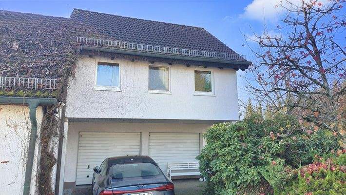 Anbau aus dem Jahr 2000 mit 2 Garagen