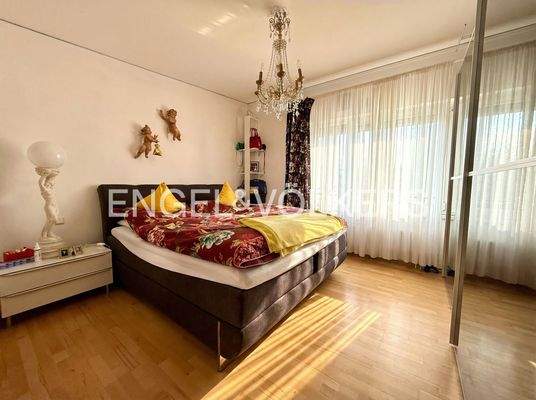 Geräumiges Schlafzimmer