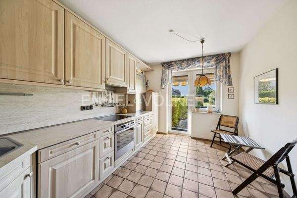 Küche mit Zugang auf die Terrasse