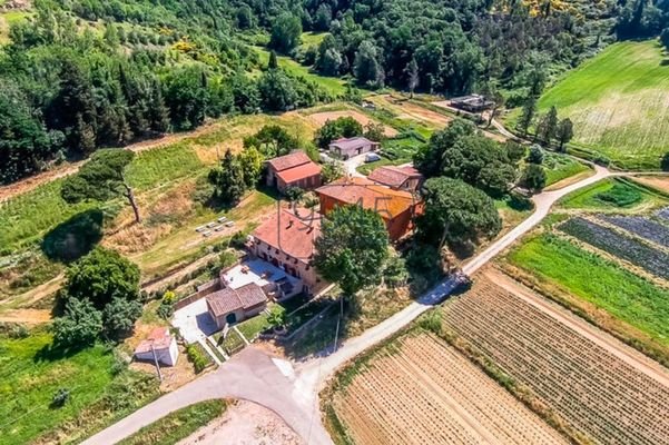 Charakteristisches landwirtschaftliches Anwesen aus den 18. Jahrhundert auf den Hügeln von Pisa - Toskana