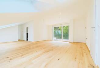 Wohnzimmer mit Zugang Terrasse