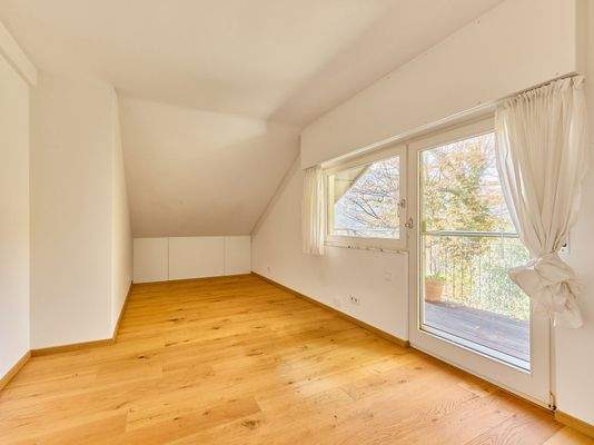 Zimmer mit Zugang Balkon