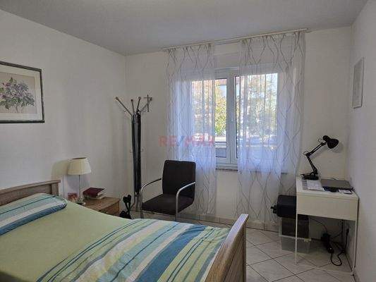 helles u. ruhiges Schlafzimmer