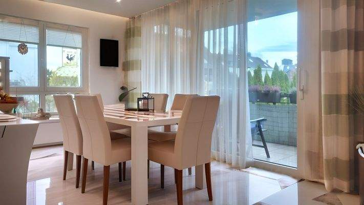 Essbereich mit Balkon - Einrichtungsbeispiel