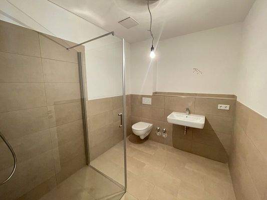 Badezimmer mit begehbarer Dusche