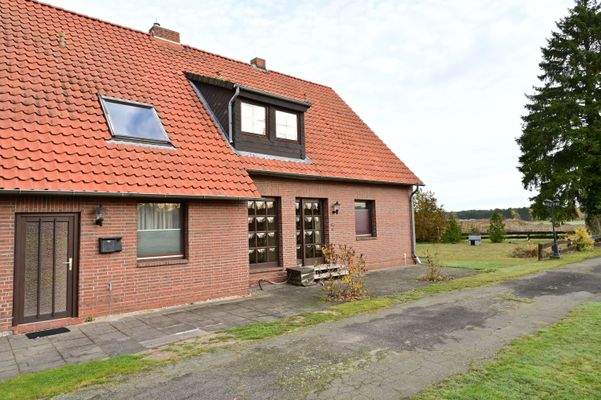 Geräumige Doppelhaushälfte mit viel Grundstück