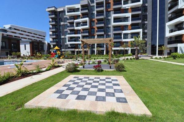 Flats in Complex near Main Street in Antalya Altintas