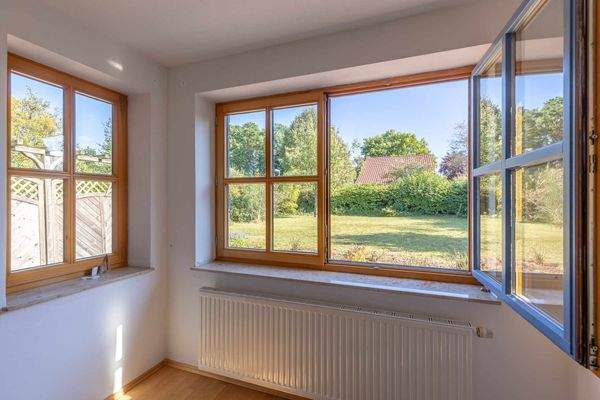 Mit einem tollen Ausblick in den Garten 