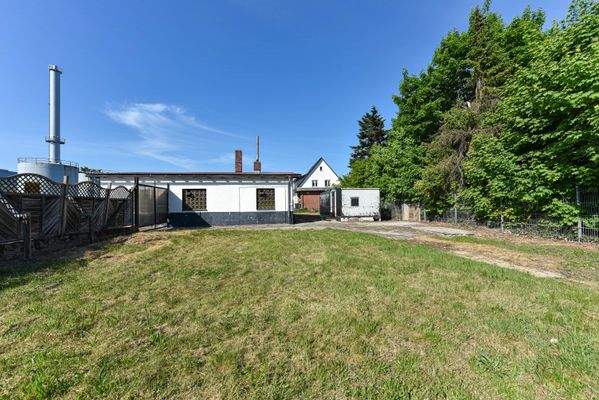 pflegeleicht angelegtes Grundstück mit vielfältigen Gestaltungsmöglichkeiten