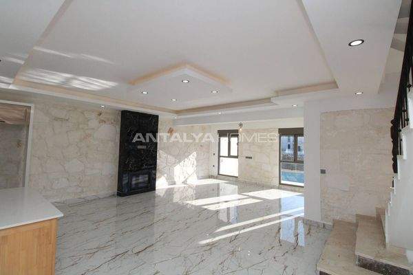 4-Bedroom Semi-Detached House with Pool and Garden in Belek