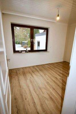 Zimmer mit Blick auf das tolle Grundstück