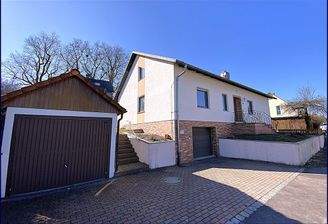 Frontansicht mit Garage