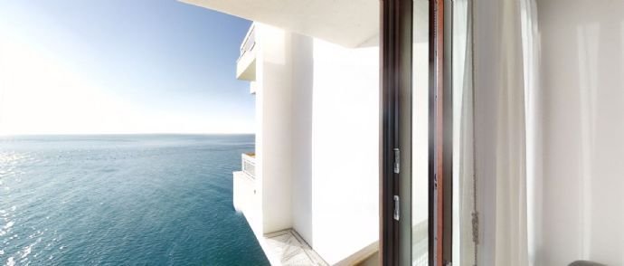 Meerblick vom französischem Balkon im Wohnzimmer