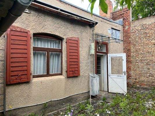 Hinter dem Haus - zur Küche