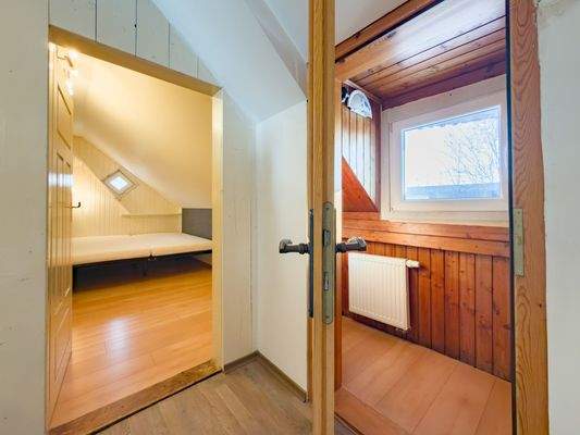 Gästezimmer und kleiner Abstellraum