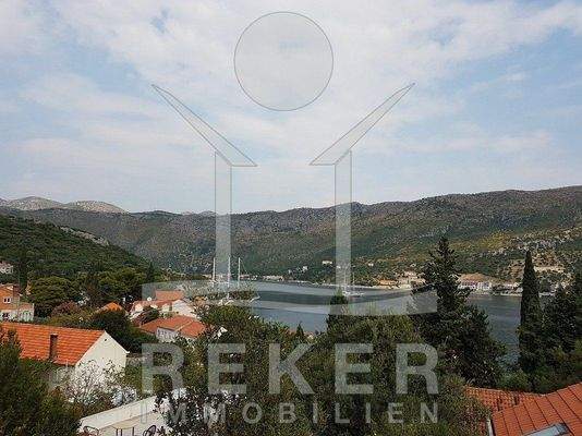 Das wunderschöne Meer ist nur ca. 50 m von der Villa entfernt.