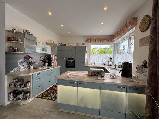 Küche mit Einbauküche