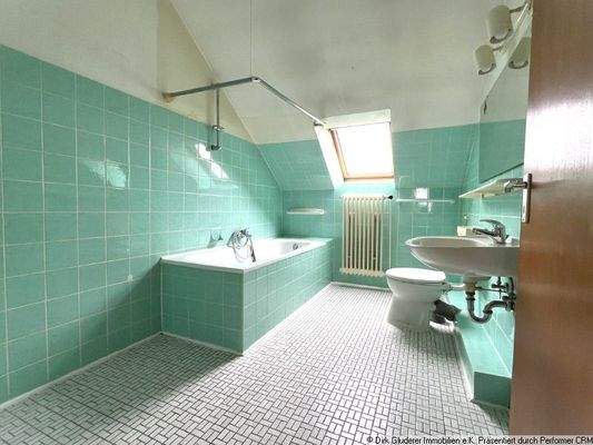 Bad im Dachgeschoss