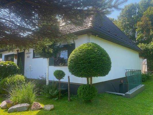 Haus mit Kellerabgang.jpg