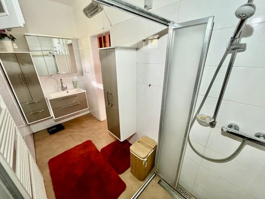 Badezimmer EG