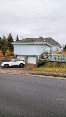 Garage mit Zufahrt.jpg