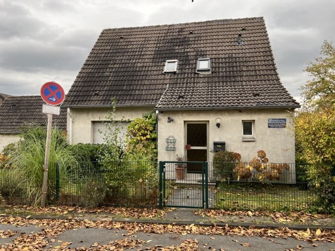 Einfamilienhaus mit Ausbaureserve, großer Terrasse und Garten in Soest-Ost, Eckgrundstück, provisionsfrei.