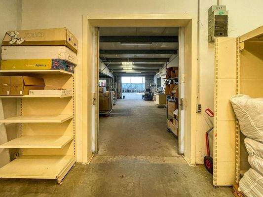 Warme und kühle Zonen für flexible Lagerung von Waren