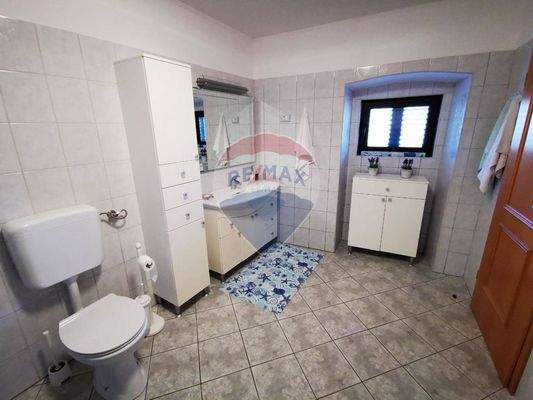 1727697945_img-20240930-wa0000-1