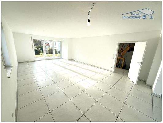 Sehr schöner Wohn- und Essbereich mit Zugang zur Südterrasse