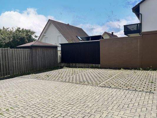 3 Kfz- Stellplätze im Außenbereich