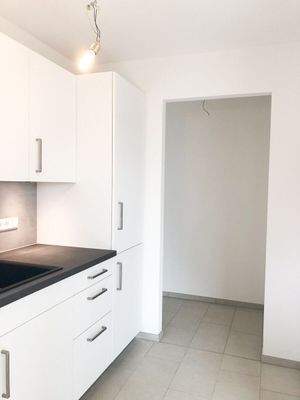 Küche mit Blick in die Speis