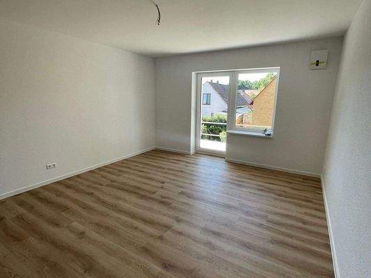 Wohnzimmer und Balkon (Beispiel)