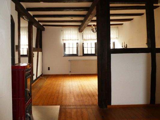 Wohnzimmer mit Essbereich und Büroecke