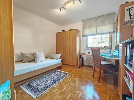 Schlafzimmer (EG)