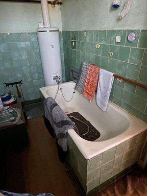 EG: Badezimmer mit Wanne