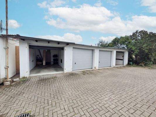 4 massive Garagen aus 1952/1957